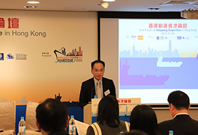 運輸及房屋局副局長蘇偉文於2017年11月19日出席香港航運專才論壇。圖示蘇偉文在會上致辭。
