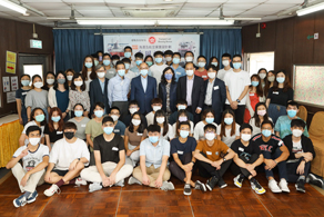 Mr Frank Chan Fan, JP, Secretary for Transport and Housing, Ms Mable Chan JP, Permanent Secretary for Transport and Housing took a photo with the representatives from the Hong Kong maritime sector and the participating students of the MAIS. 