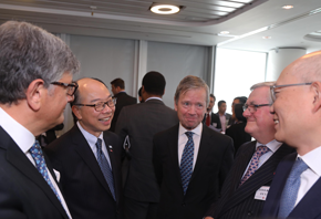 The Secretary for Transport and Housing and Chairman of the Hong Kong Maritime and Port Board, Mr Frank Chan Fan (second left) meets and exchanges views with Chairman of Maritime London, Lord Jeffrey Mountevans (middle) and UK shipping communities at a seminar on the Belt and Road Initiative organised by Maritime London.