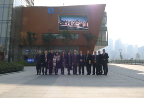 The Secretary for Transport and Housing and Chairman of the Hong Kong Maritime and Port Board (HKMPB), Mr Frank Chan Fan, and the HKMPB delegation continued their visit in Shanghai on December 6.Photo shows Mr Chan (sixth right) meeting with representatives of the Shanghai Shipping Exchange to exchange views on the development of the maritime industry of the two places.
