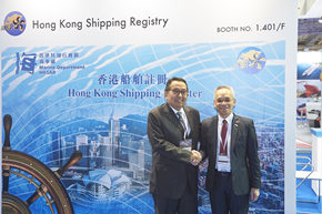 The Under Secretary for Transport and Housing, Dr Raymond So Wai-man (right) met with the Ambassador of Indonesia in Athens, H.E. Mr Ferry Adamhar at Hong Kong Pavilion to exchange views on maritime development.
