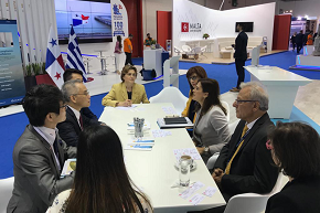 The Under Secretary for Transport and Housing, Dr Raymond So Wai-man (second left) met with the Cypriot Deputy Minister of Shipping (third right) at Posidonia 2018 on 4 June to exchange views on maritime development.