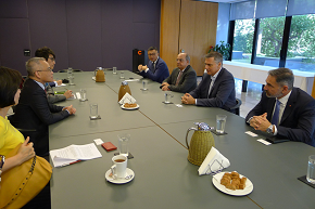 The Under Secretary for Transport and Housing, Dr Raymond So Wai-man continued his visit in Athens on 5 June 2018.  Photo shows Dr So (second left) meeting with the Chairman & CEO of Costamare, Mr. Costis V. Constantakopoulos (right second), to exchange views on maritime development In Greece.