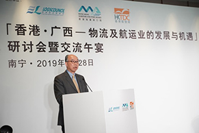 運輸及房屋局局長陳帆在「香港–廣西物流及航運業的發展與機遇」研討會上致辭。