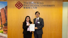 Ir Professor Edwin Cheng Tai-chiu, Dean of Faculty of Business of the Hong Kong Polytechnic University presented the scholarship to the awardee of the Seafaring Scholarship under the Hong Kong Nautical and Maritime Scholarship Scheme for the 2017/18 academic year.