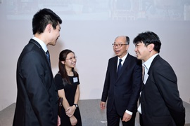 The Secretary for Transport and Housing, Mr Frank Chan Fan (second right) exchanged views with student participants and local vessel sector representatives on the development and prospects of the maritime sector.