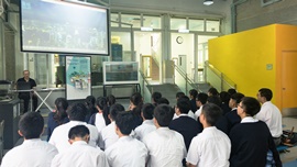 香江金魚缸 (The Yuto Aquarium) 於中學巡迴展覽。