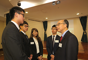 The Secretary for Transport and Housing, Mr Frank Chan Fan (first right), chats with students at the Maritime and Aviation Internship Scheme Cocktail Reception today (July 27) to learn about the knowledge and skills they have gained from their internships.