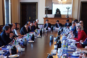 Arriving in Copenhagen, Denmark this morning (March 11, Copenhagen time), the delegation of the Hong Kong Maritime and Port Board led by the Secretary for Transport and Housing, Mr Frank Chan Fan, began the first leg of their visit to the Nordic countries. Photo shows Mr Chan (third left) and the delegation at a roundtable meeting with representatives from the Baltic and International Maritime Council, the Danish Shipping and the Danish Shipbrokers Association to discuss global maritime issues of mutual interest and to promote Hong Kong’s strengths as an international maritime centre.