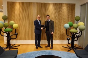 The delegation of the Hong Kong Maritime and Port Board led by the Secretary for Transport and Housing, Mr Frank Chan Fan, continued their visit to Norway today (March 14, Oslo time). Photo shows Mr Chan (left) calling on the Minister of Trade and Industry of Norway, Mr Torbjørn Røe Isaksen.
