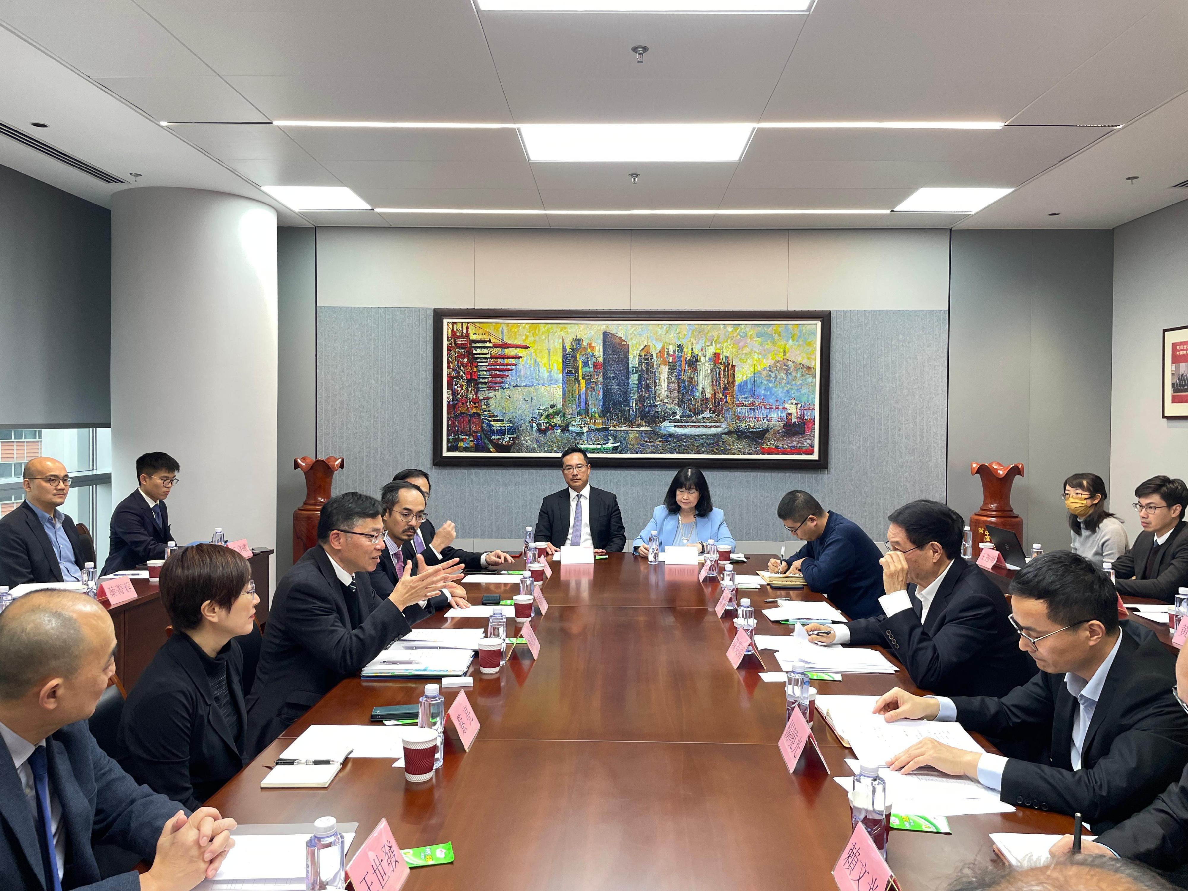 The Chairman of the Hong Kong Maritime and Port Board (HKMPB) and the Secretary for Transport and Logistics, Mr Lam Sai-hung (third left), led a delegation comprising members from the HKMPB, the Marine Department, Invest Hong Kong and the Hong Kong Trade Development Council to visit Shanghai today (December 4), where they met with representatives of the China Ports and Harbours Association.